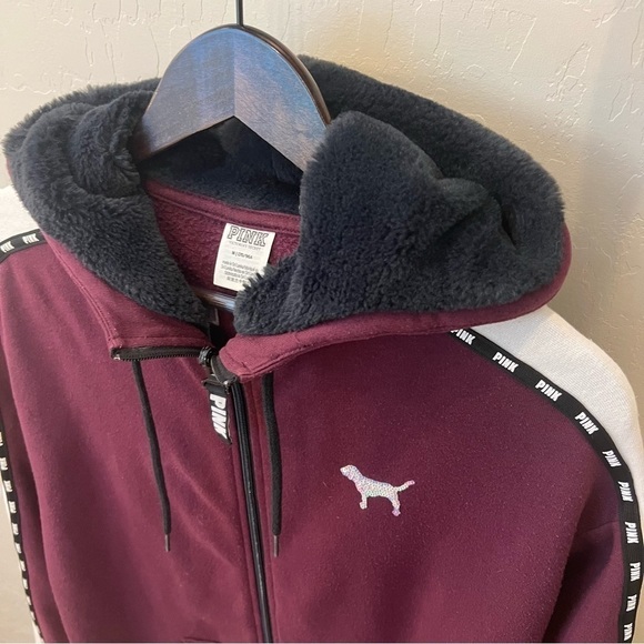 Sequinned Pink Victoria’s Secret full zip jacket, faux fur lined hood, graphic M - Picture 3 of 16